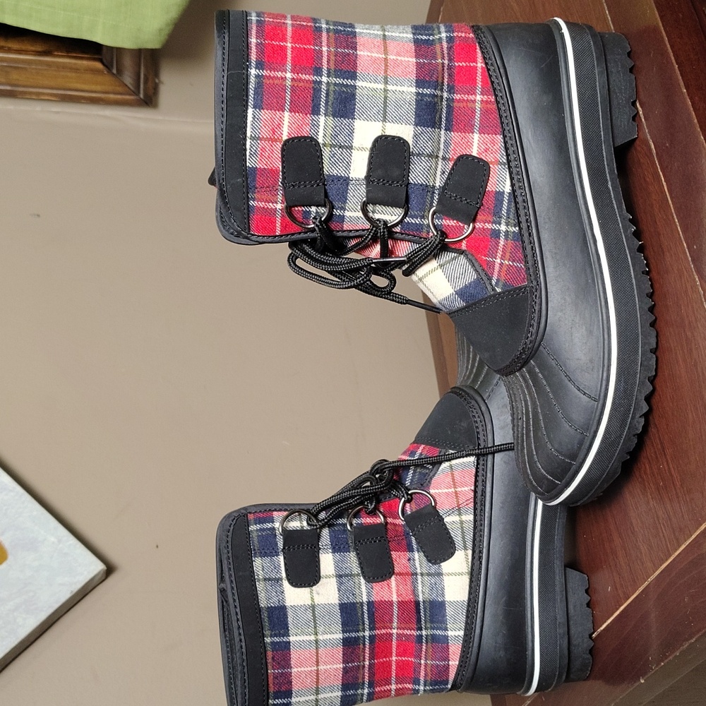 Lincoln Outfitters Red Plaid Snow Boots Size 9